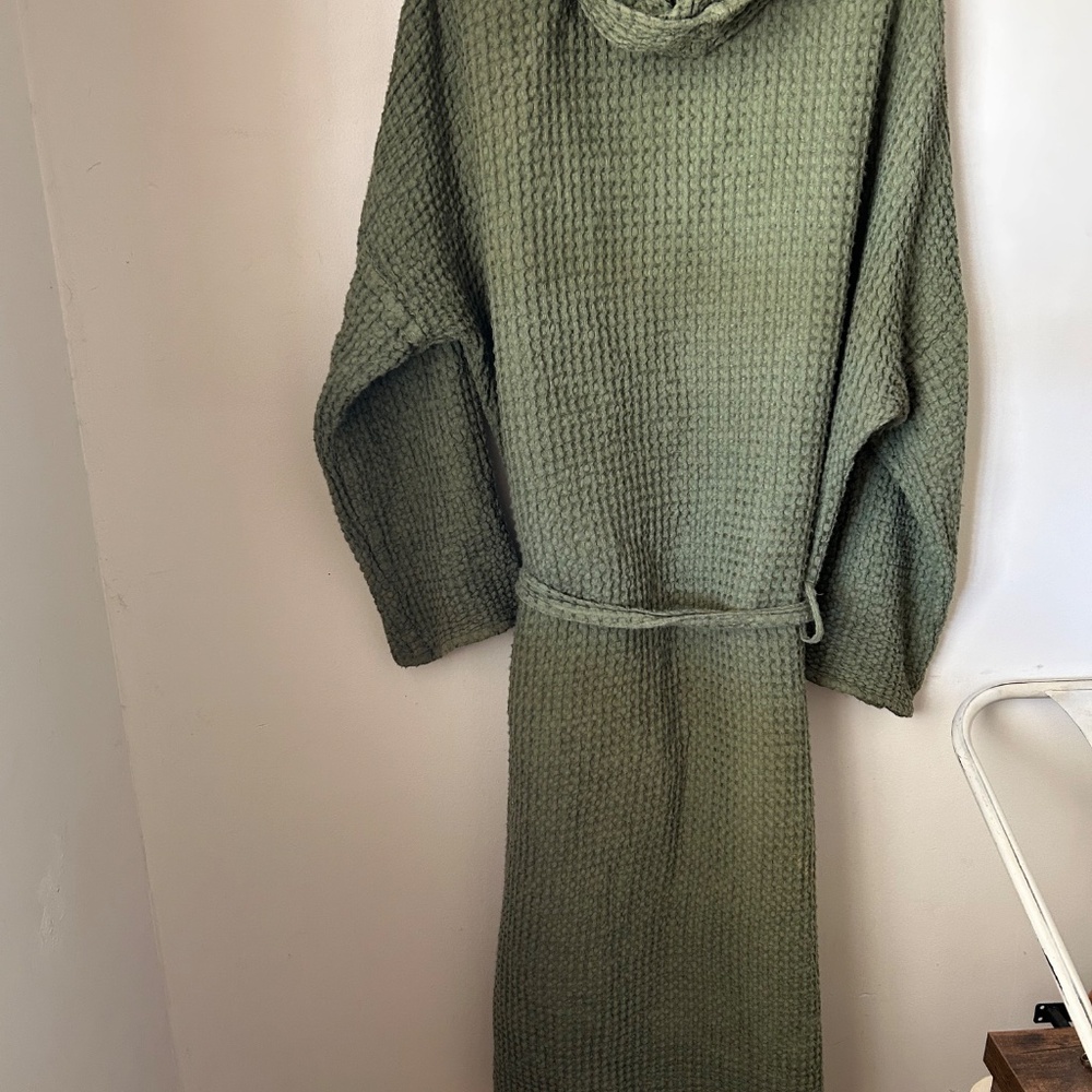 Magic Linen L/XL Green Waffle hooded Robe - Picture 9 of 11